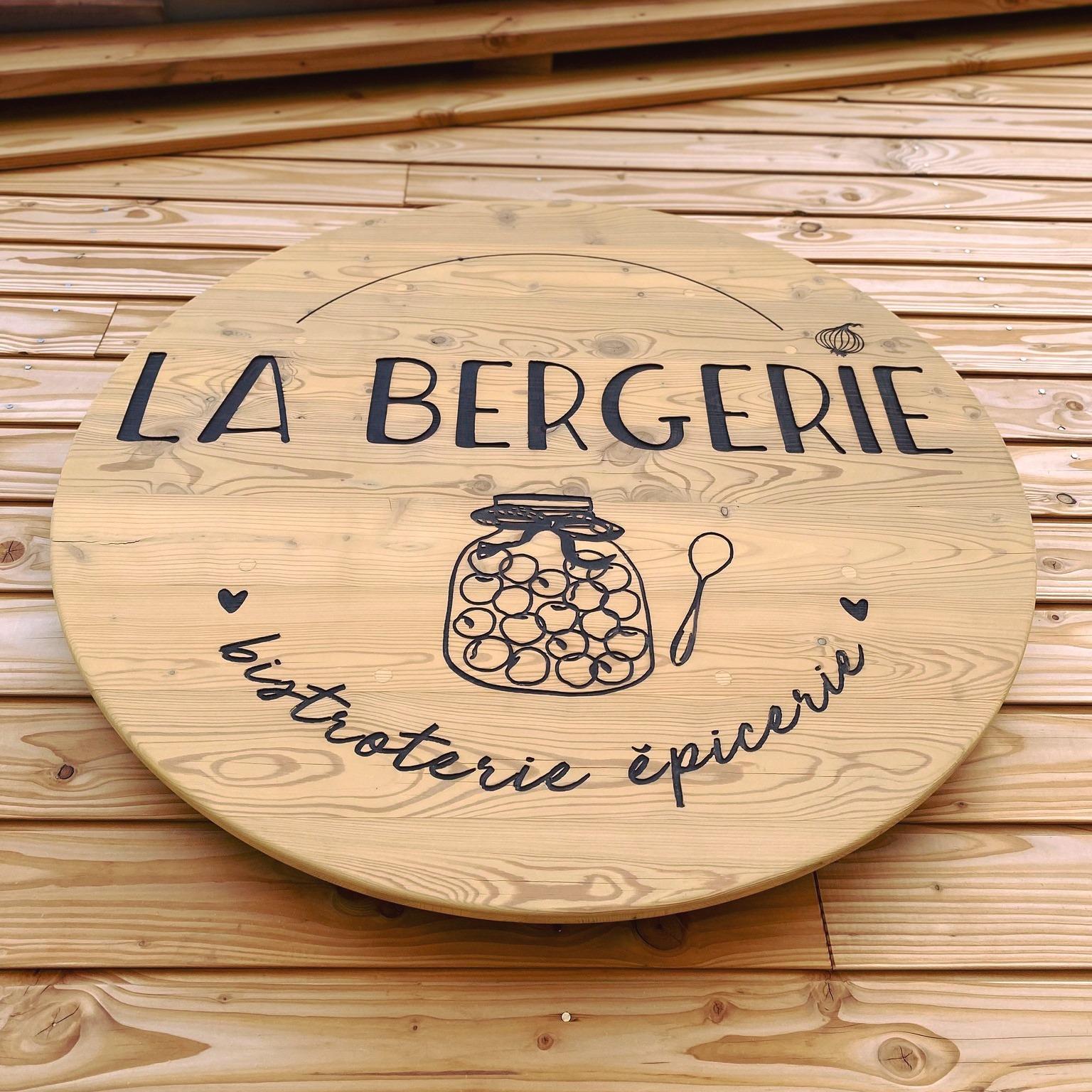 la bergerie logo sur bois